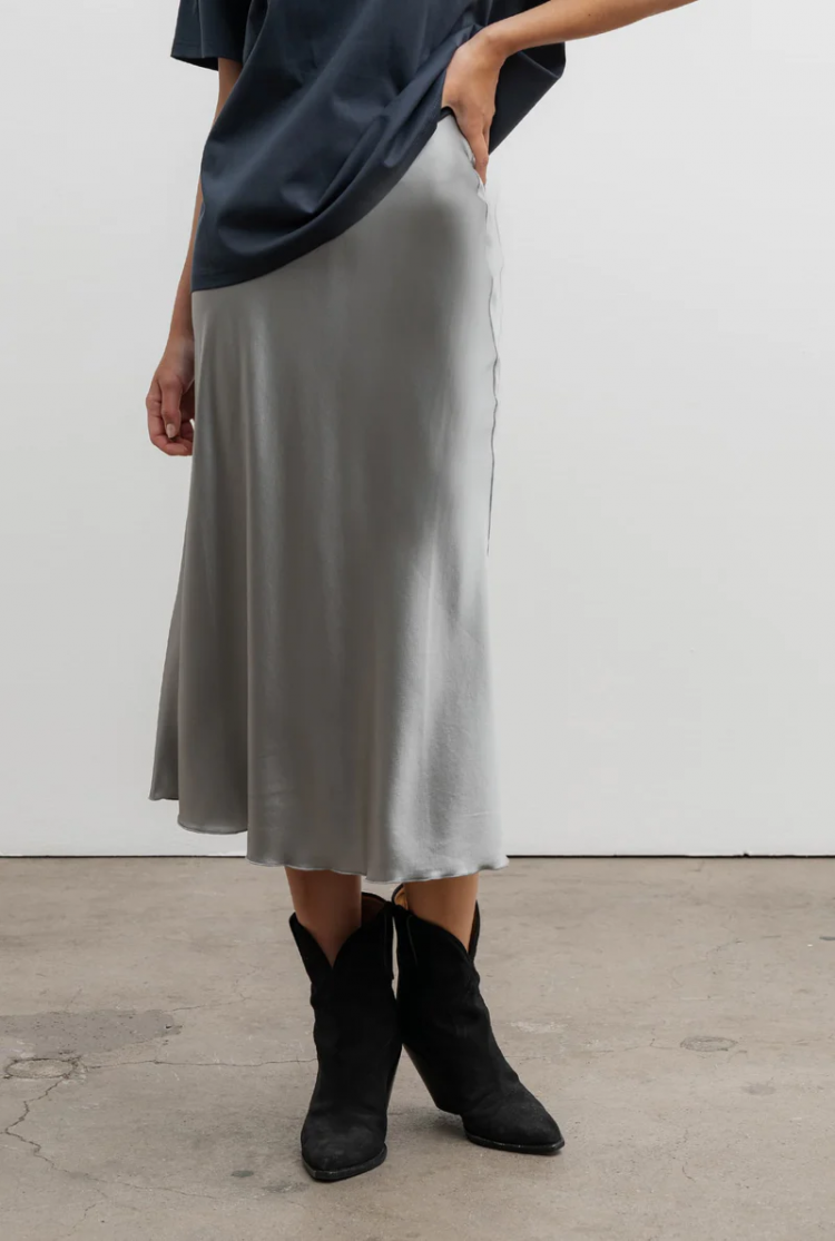 Hana satin skirt  Silver