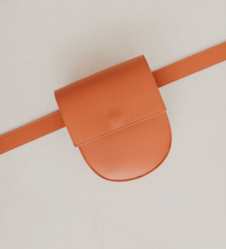 Half moon bag-belt  Roest structuur