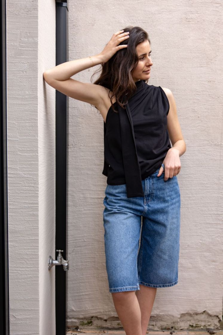 Una top  black