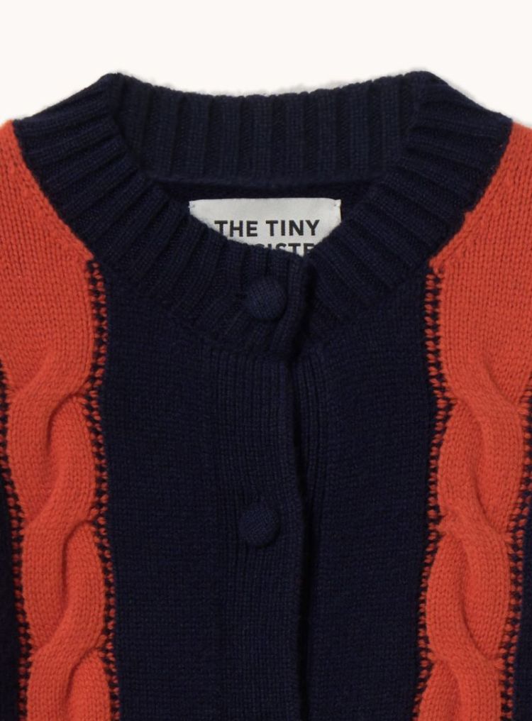 Cable round neck cardigan Cable 107