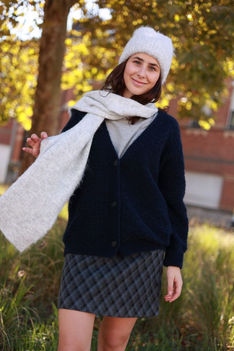 Sanelina-M brushy scarf 604 light grey