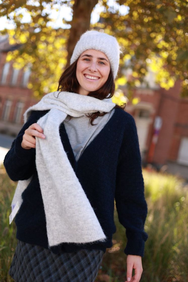 Sanelina-M brushy scarf 604 light grey