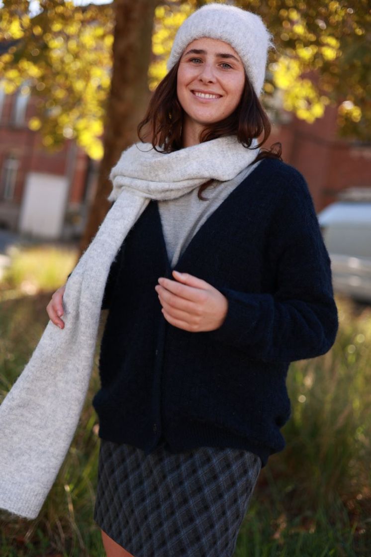 Sanelina-M brushy scarf 604 light grey