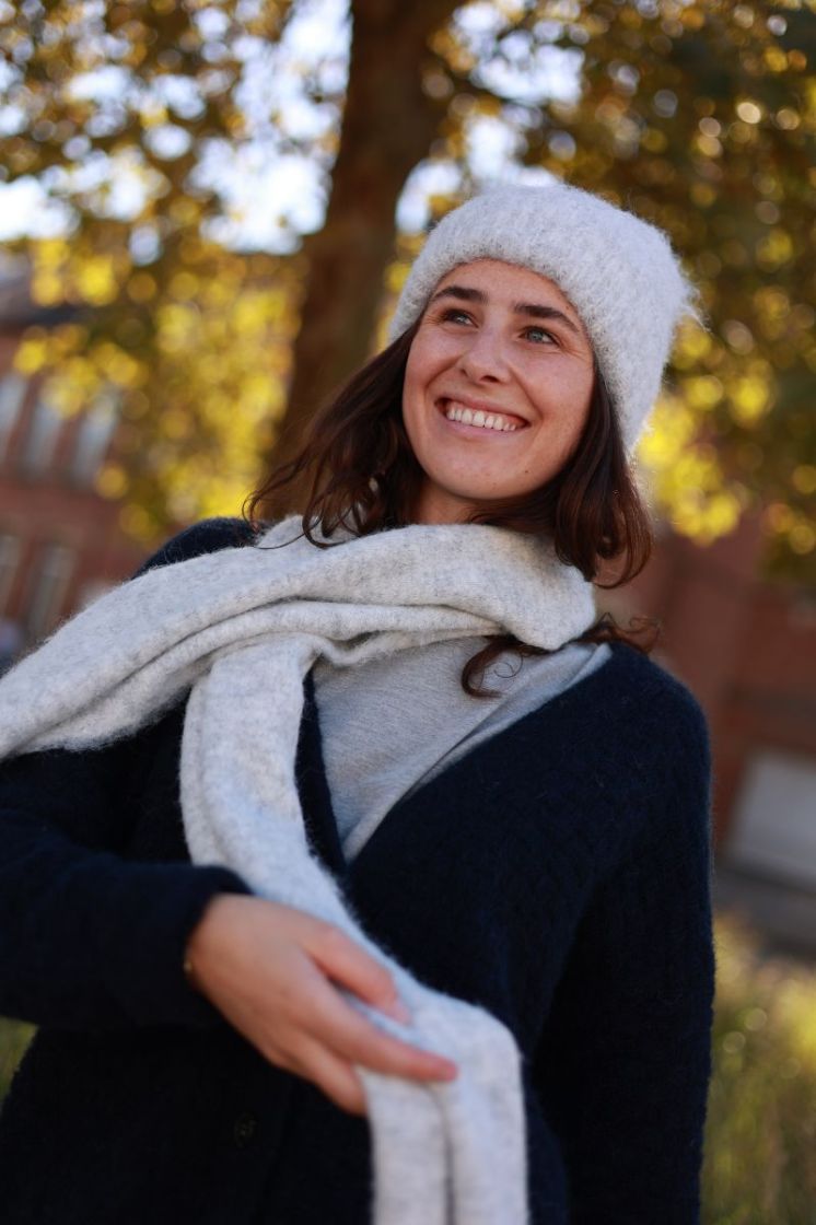 Sanelina-M brushy scarf 604 light grey