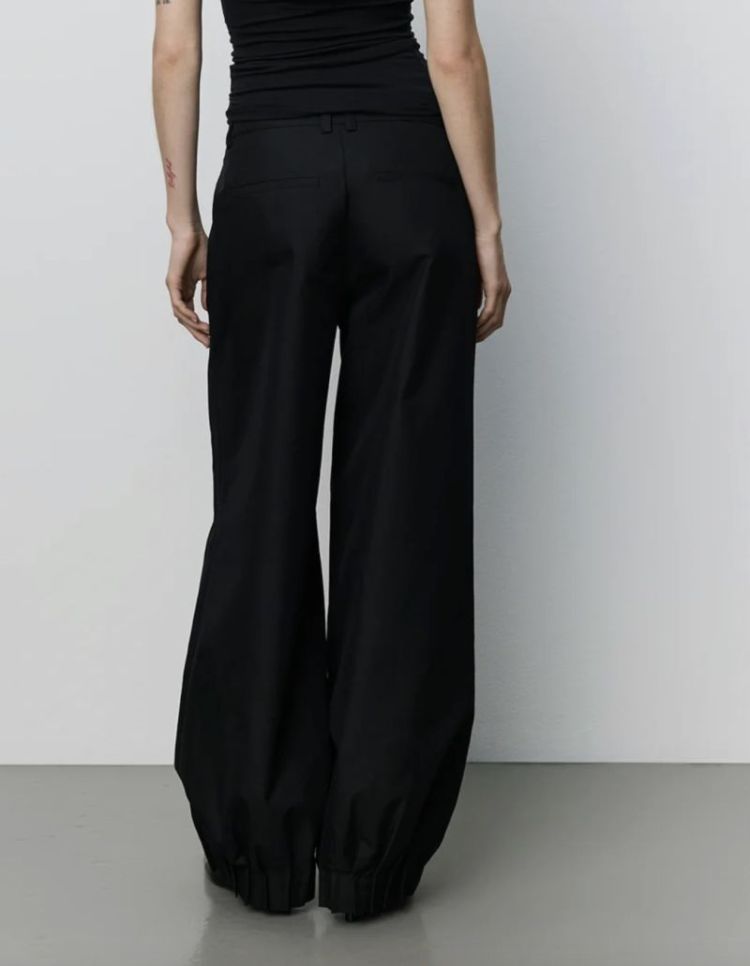 Louanasw pleated hem trousers Black