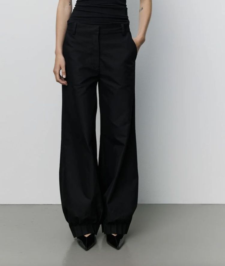 Louanasw pleated hem trousers Black