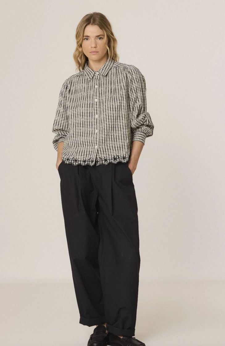Contrast embroidery shirt Black