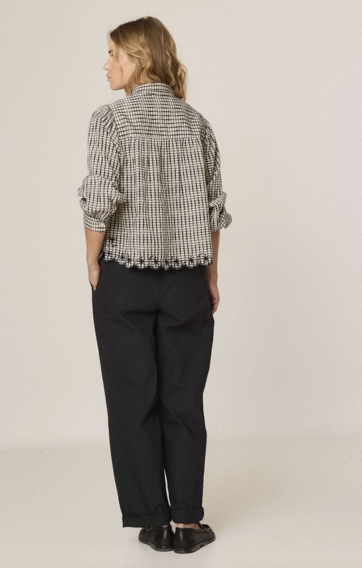 Contrast embroidery shirt Black