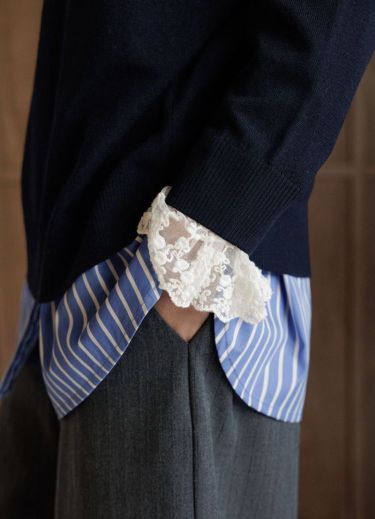 Classic shirt with lace cuffs Blue