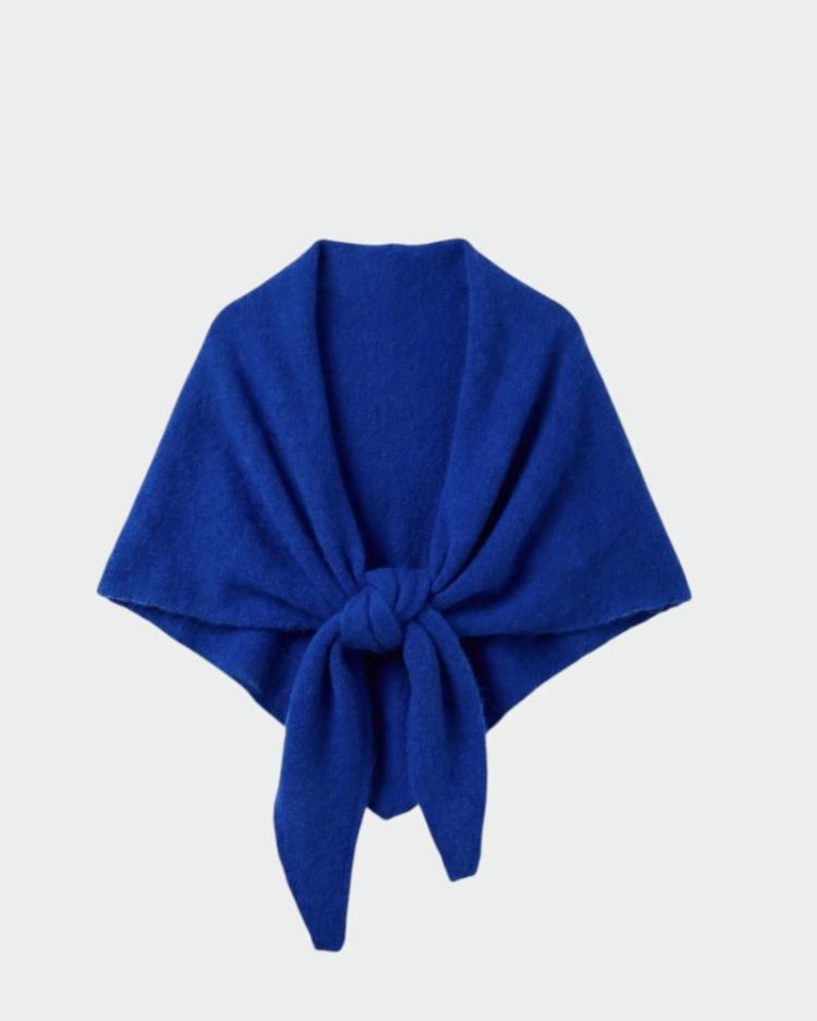 Triangular knitted shawl AZUL