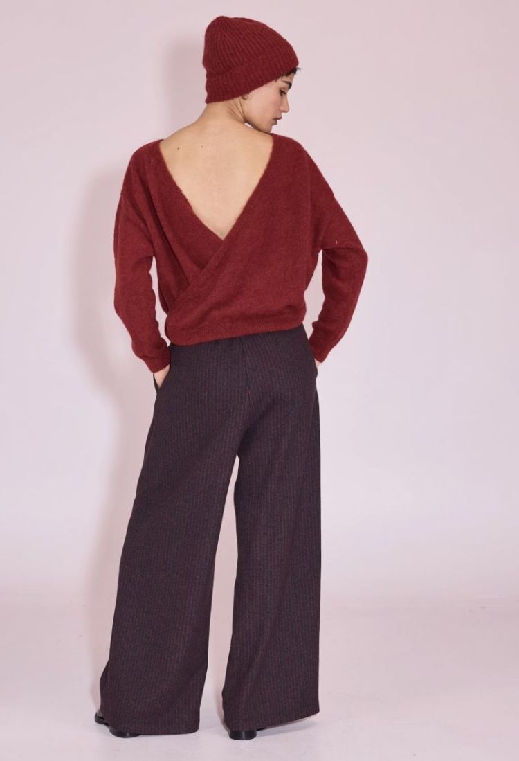 Egbert Bright red stri