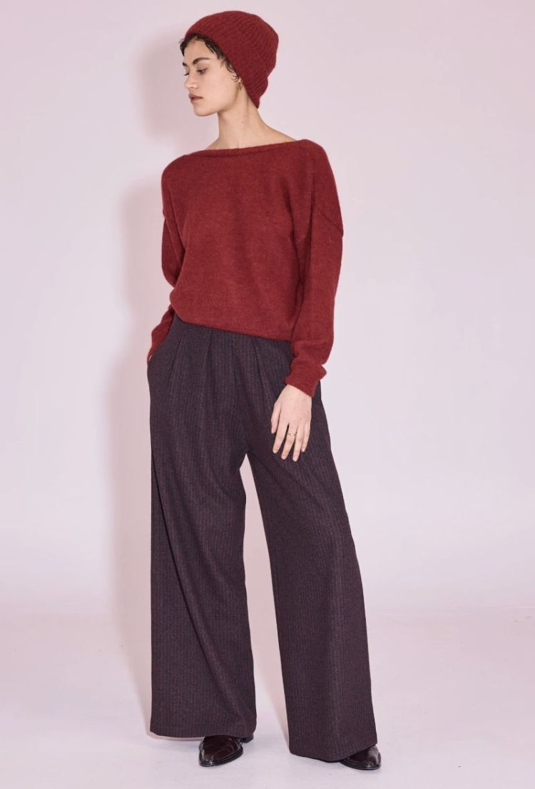 Egbert Bright red stri