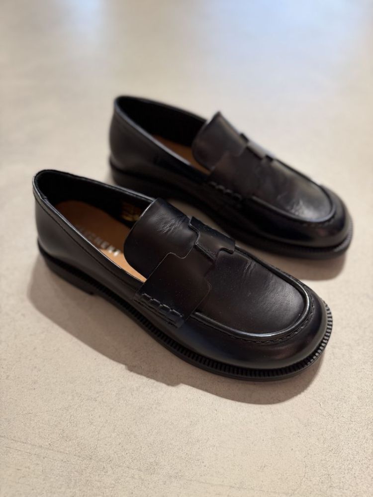 PA Lilja Black Polido